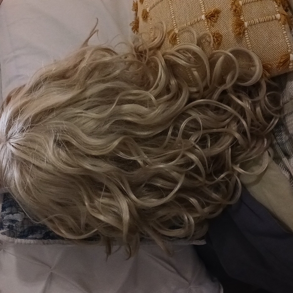 🍬 FUN WIG - Picture 4 of 5